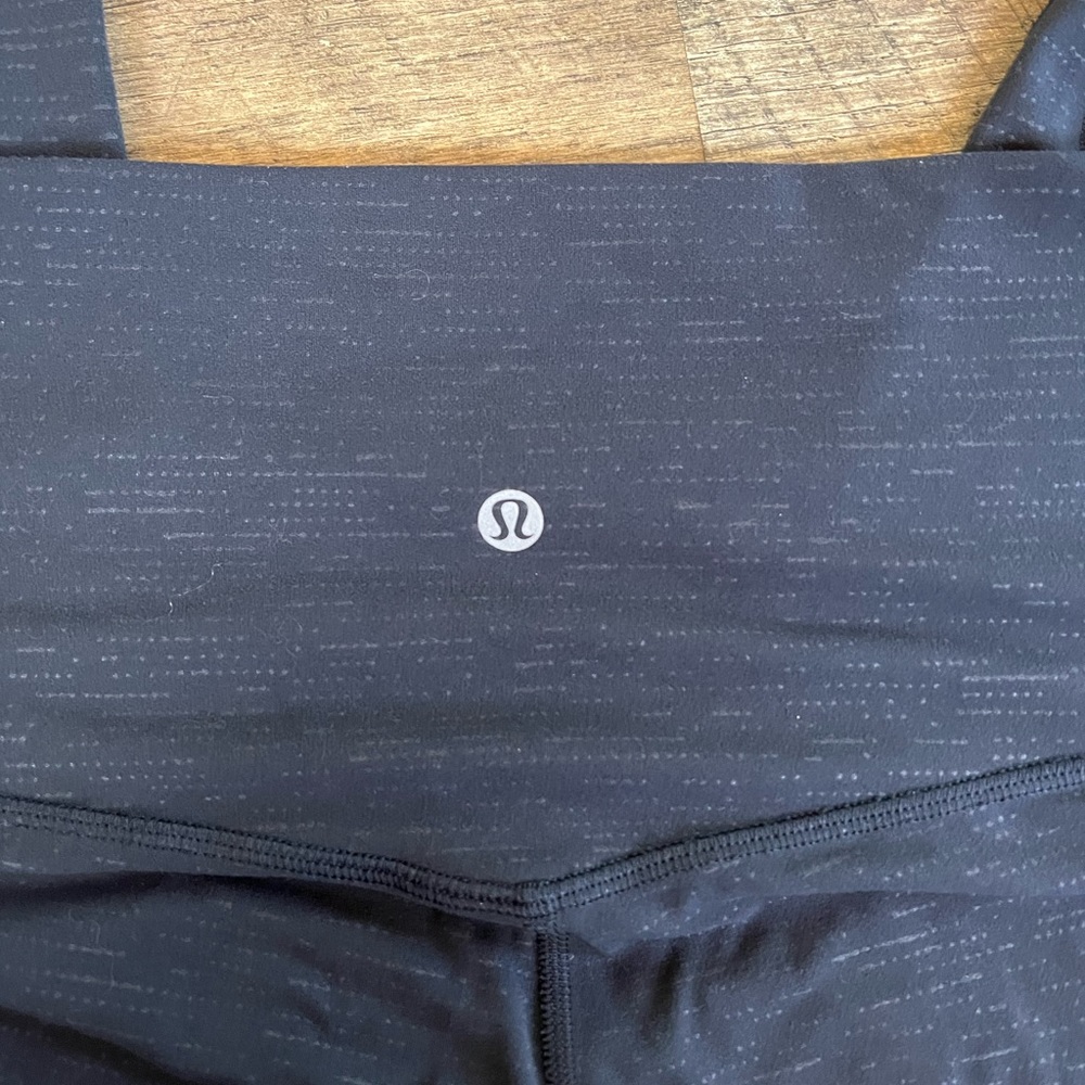 Good used condition size 10- high rise align crop 21’